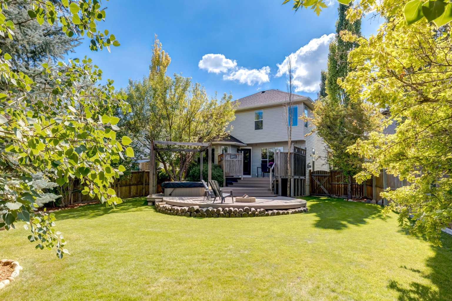 16 Hidden Valley Gdns NW, Calgary, AB T3A 5X3