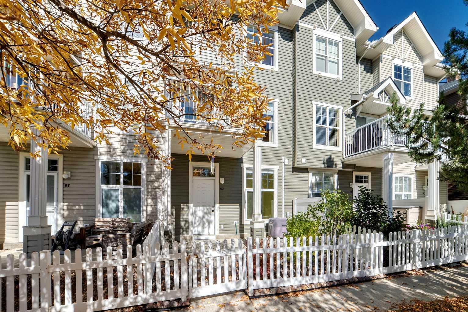 63 Toscana Gdns NW, Calgary, AB T3L 3C2