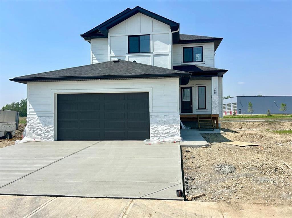 709 Mandalay Ave, Carstairs, AB T0M 0N0