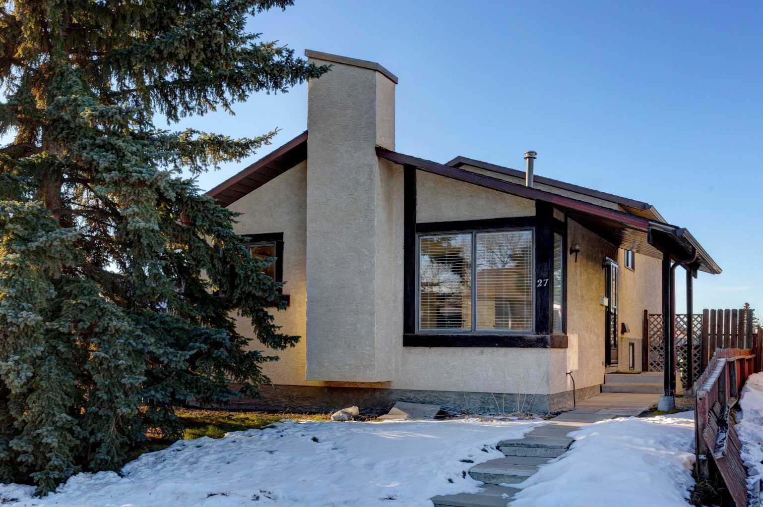 27 Castleridge Rd NE, Calgary, AB T3J 1N8