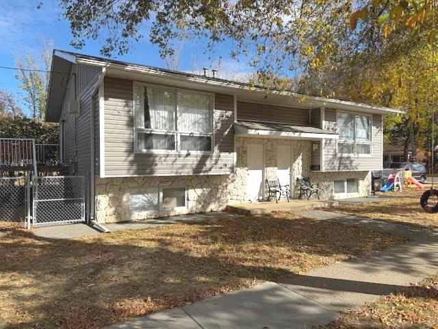 337 339 Ash Ave SE, Medicine Hat, AB T1A 8J6