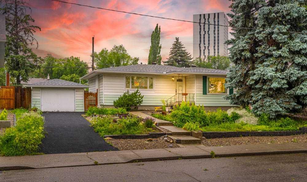 2211 Halifax Cres NW, Calgary, AB T2M 4E1