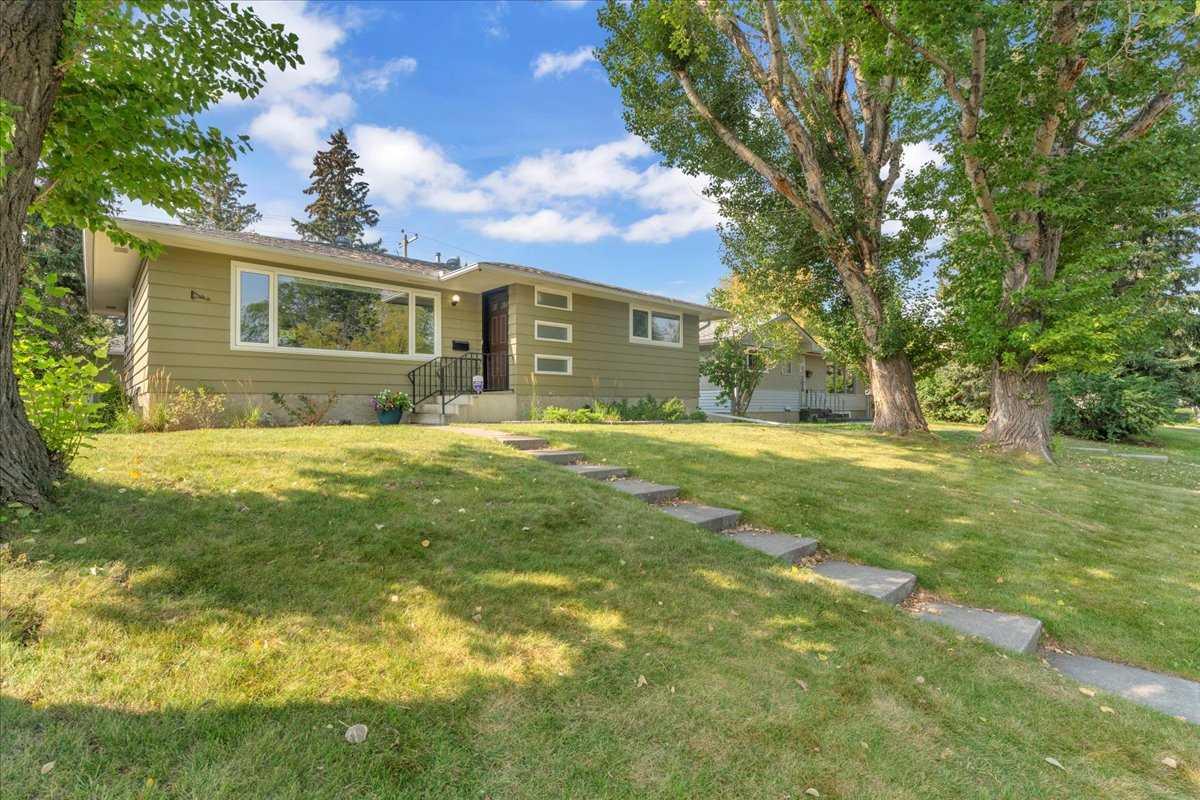 427 Capri Ave NW, Calgary, AB T2L 0J5