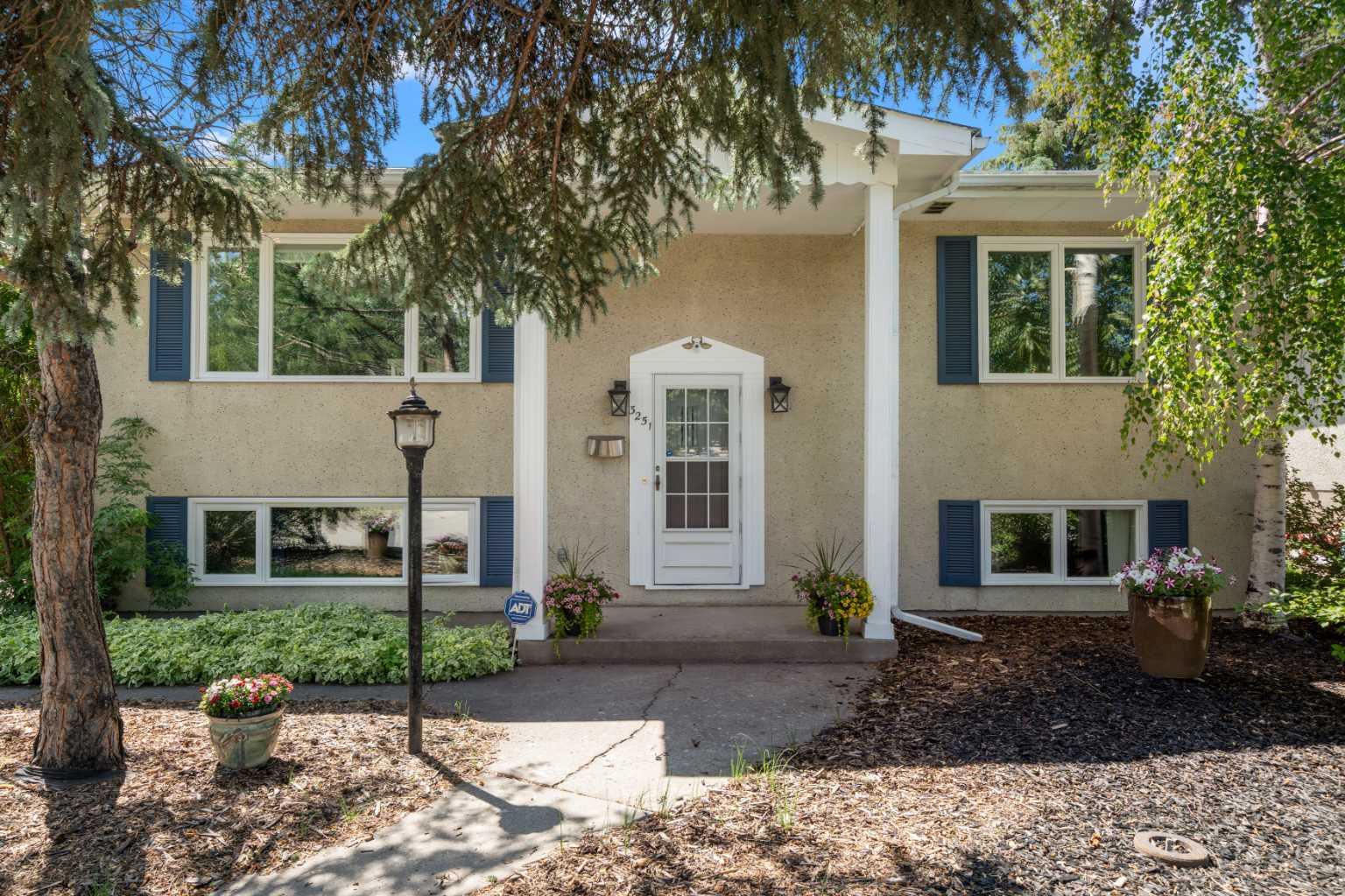 3251 Bearspaw Dr NW, Calgary, AB T2L 1T1