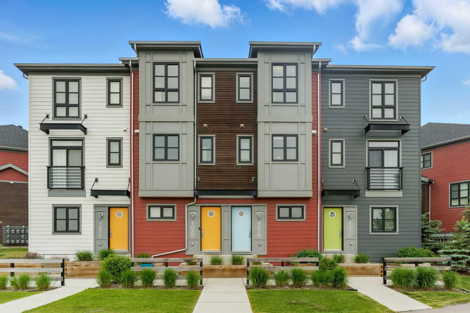1016 Walden Dr SE, Calgary, AB T2X 4C4