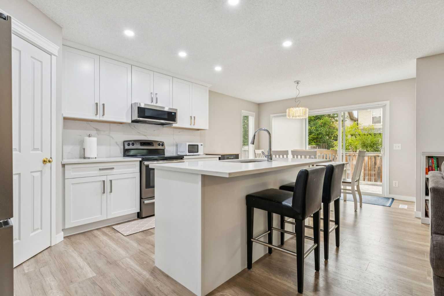 167 Panamount Hts NW, Calgary, AB T3K 5T3