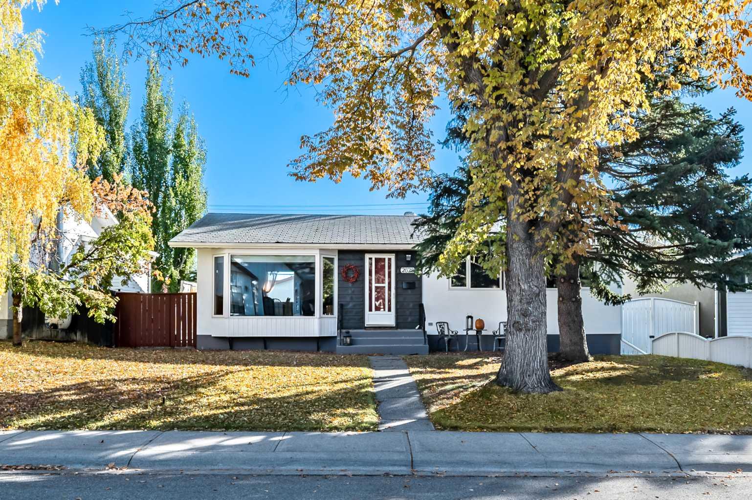 2628 Lionel Cres SW, Calgary, AB T3E 6B1