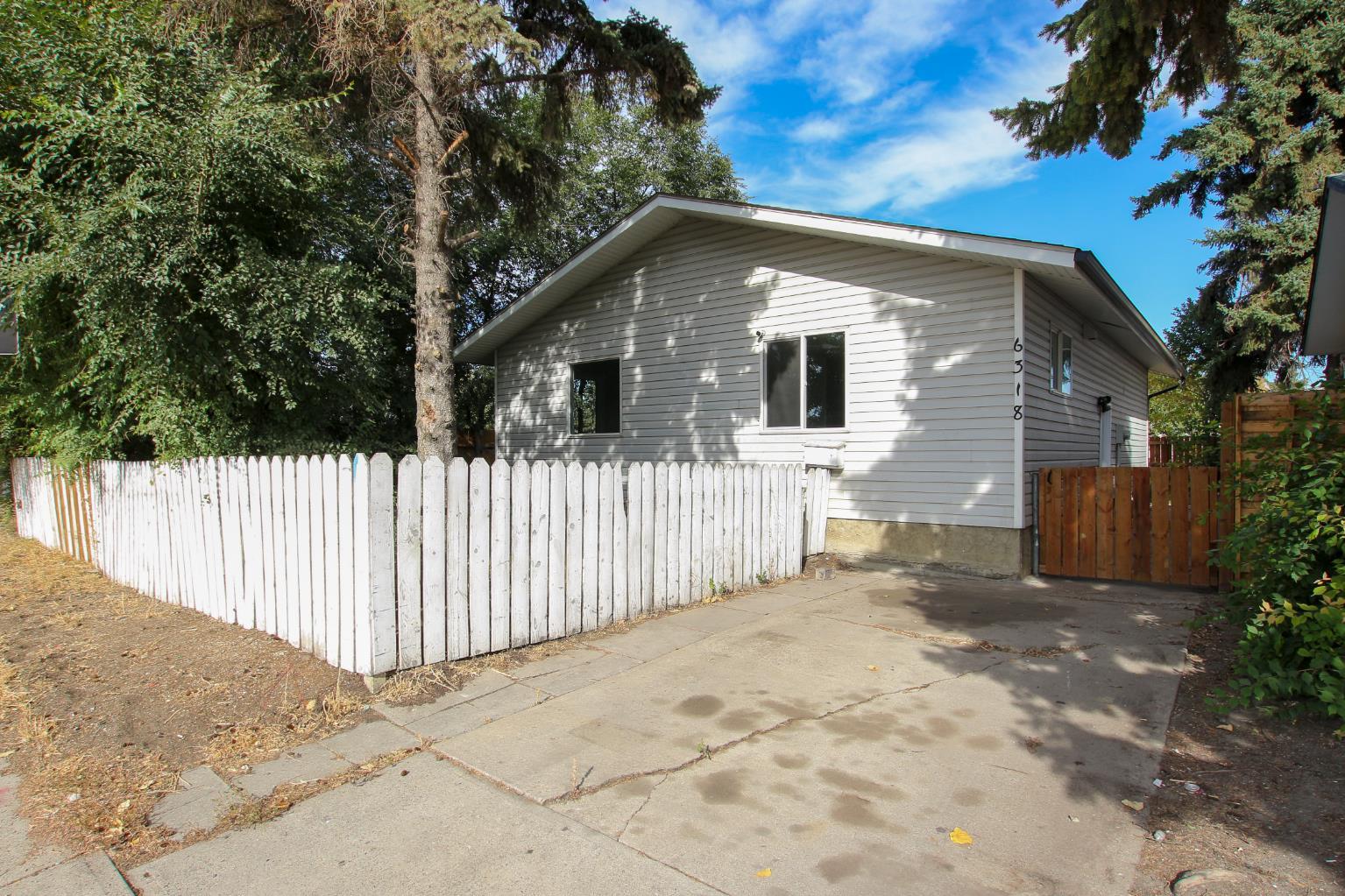 6318 Horn St, Red Deer, AB T4N 5M5