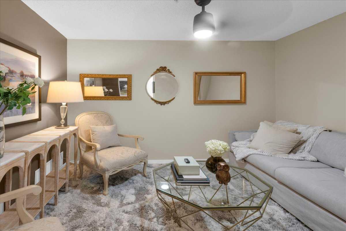 17 Country Village Bay Ne Unit 103, Calgary, AB T3K 5Z3