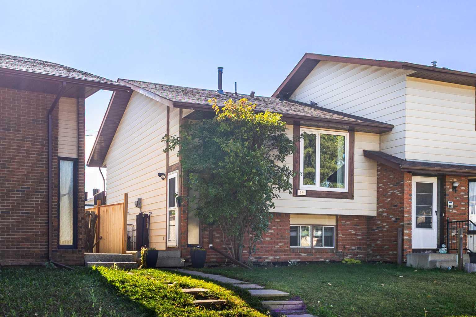 49 Castlebrook Way NE, Calgary, AB T3J 2A7