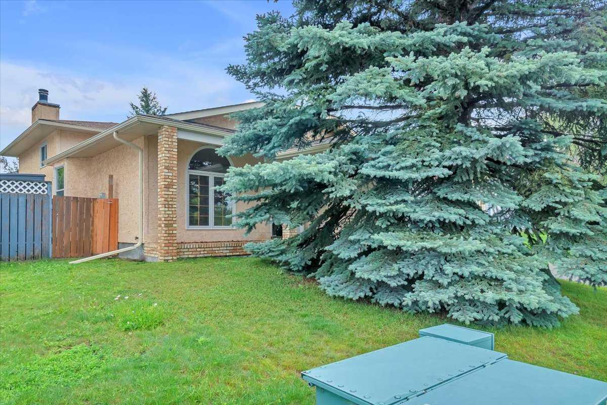 28 Hunters Cres, Okotoks, AB T1S 1K8
