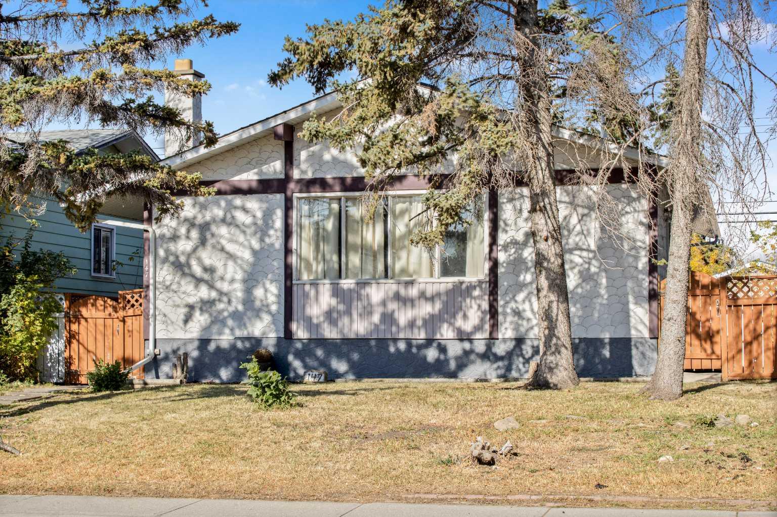 147 Dovercliffe Way SE, Calgary, AB T2B 1W6