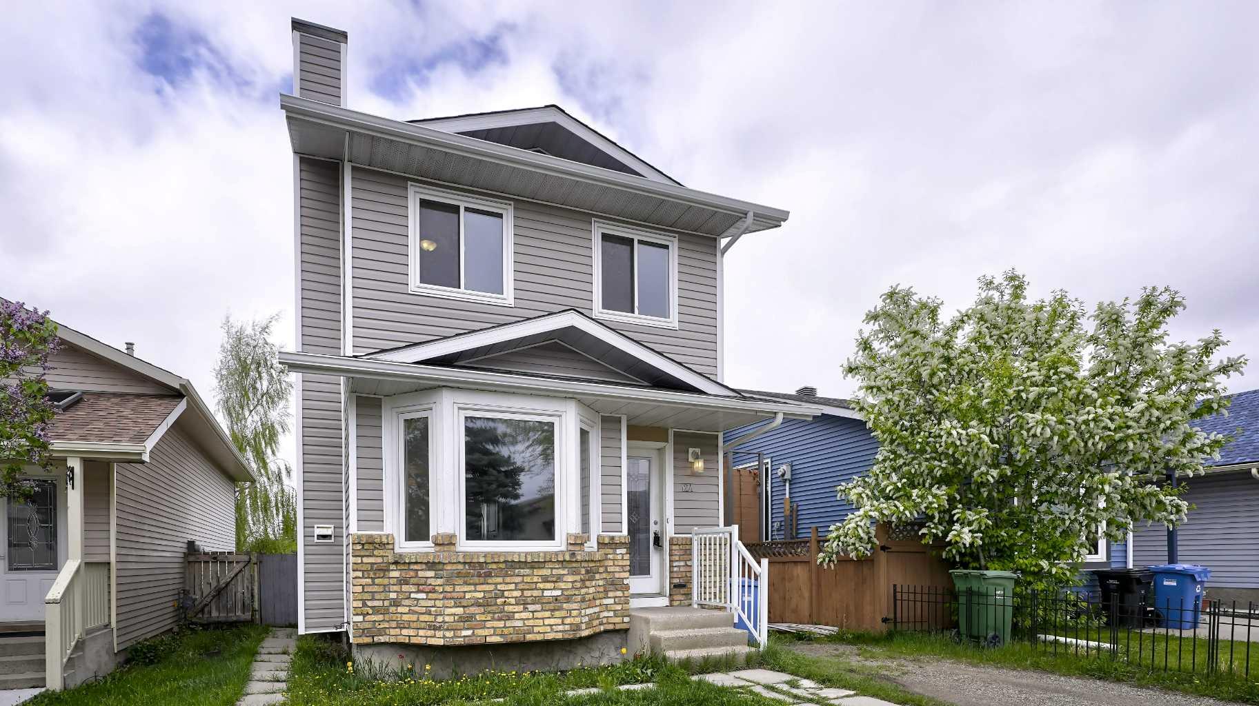 124 Riverbrook Way SE, Calgary, AB T2C 3R2