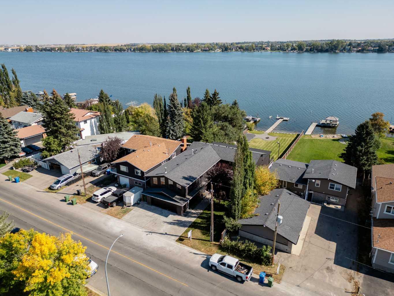 692 W Chestermere Dr, Chestermere, AB T1X 1B5