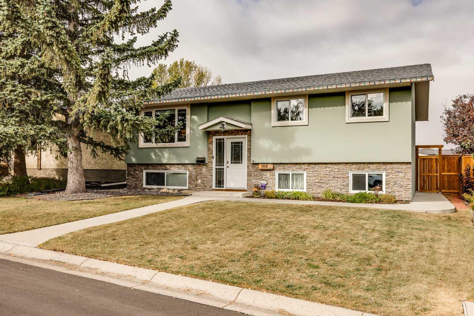 108 Beaconsfield Rise NW, Calgary, AB T3K 1X4