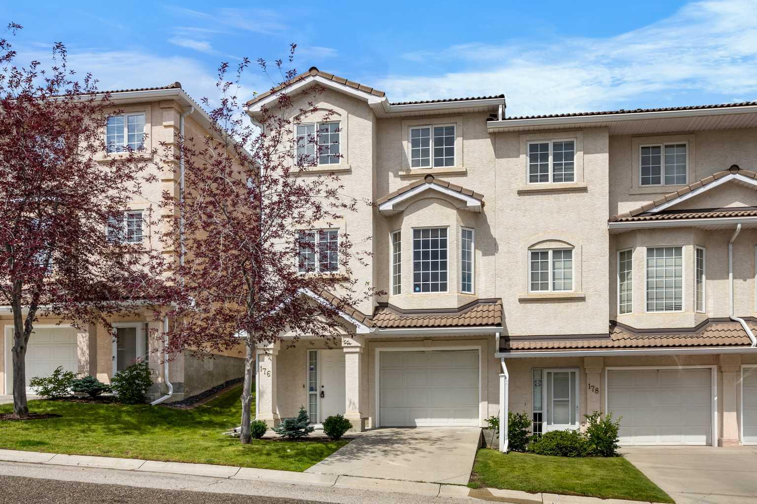 176 Hamptons Link NW, Calgary, AB T3A 5V9