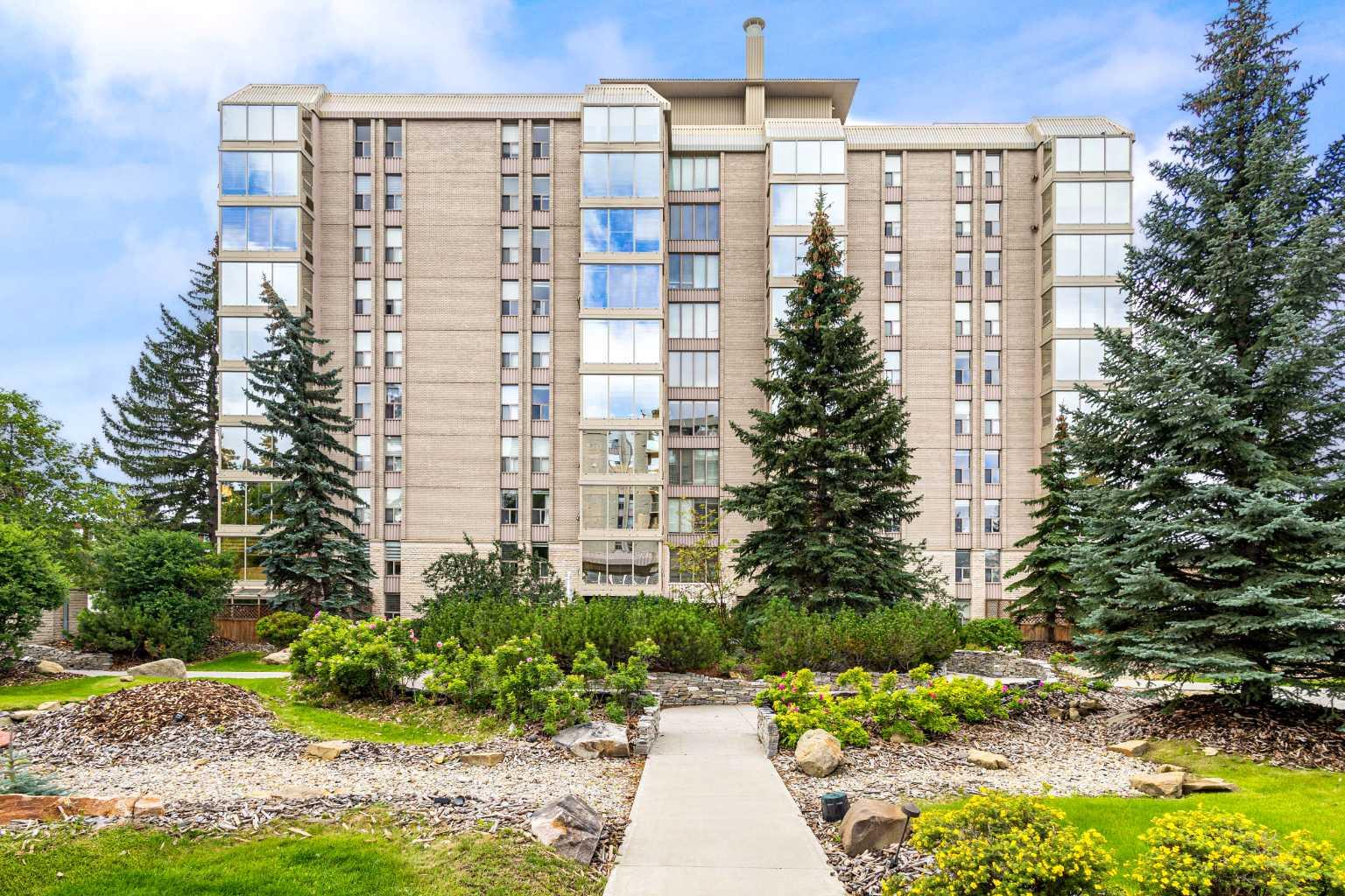 4555 Varsity Lane Nw Unit 305, Calgary, AB T3A 2V6