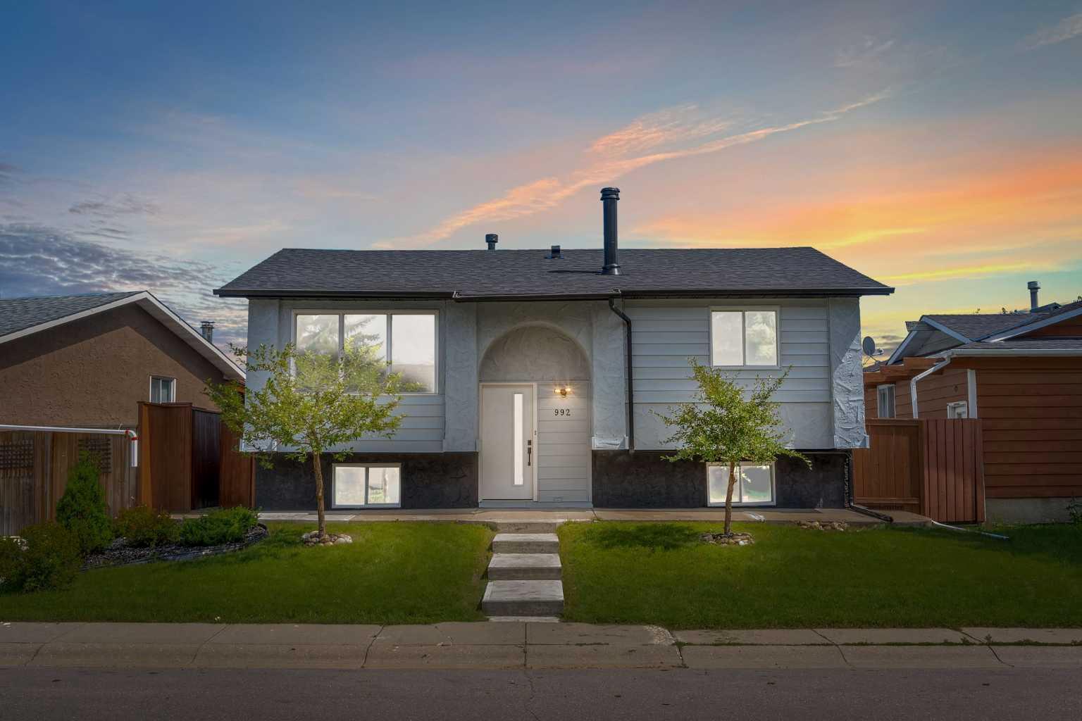 992 Rundlecairn Way NE, Calgary, AB T1Y 2X2