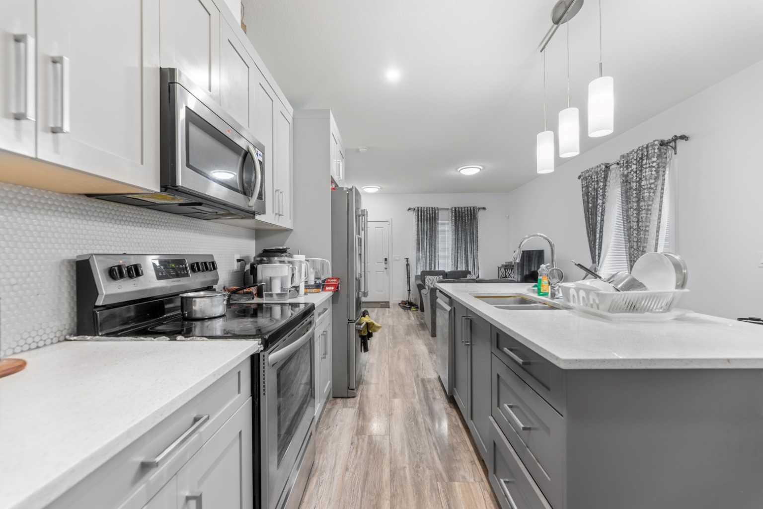 457 Canals Xing SW, Airdrie, AB T2B 4L3