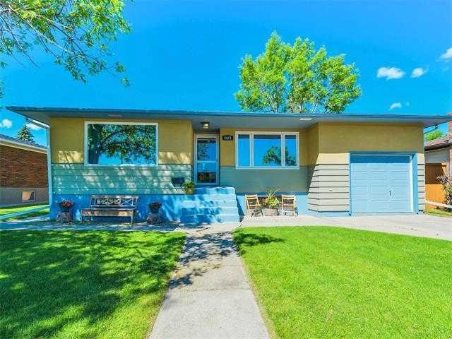 5623 Centre St NW, Calgary, AB T2K 0T4