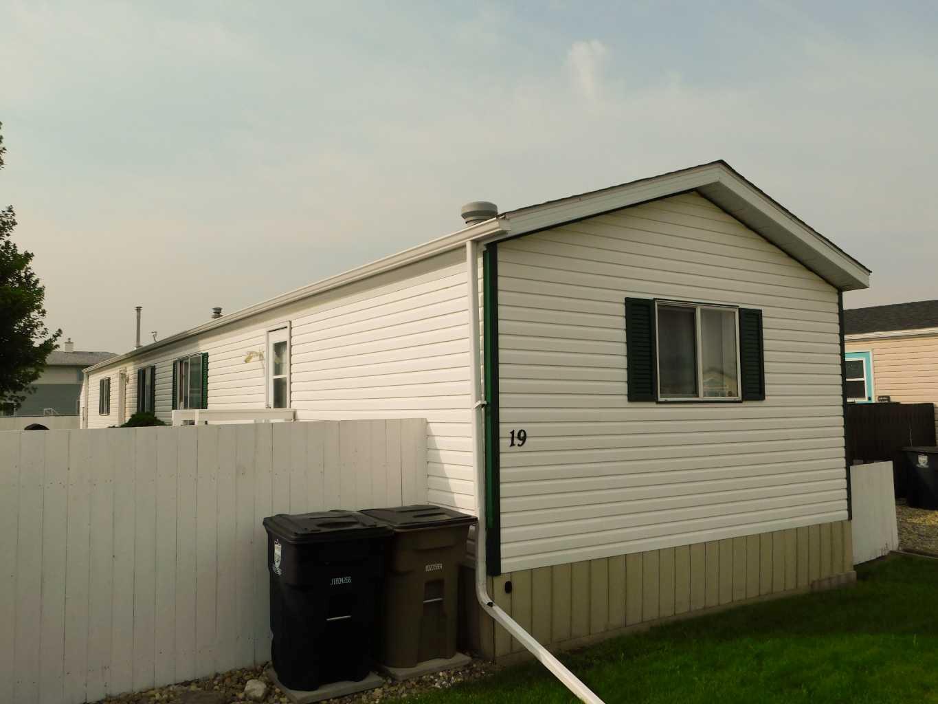 19 Meadow Lake Gate, Brooks, AB T1R 1E9