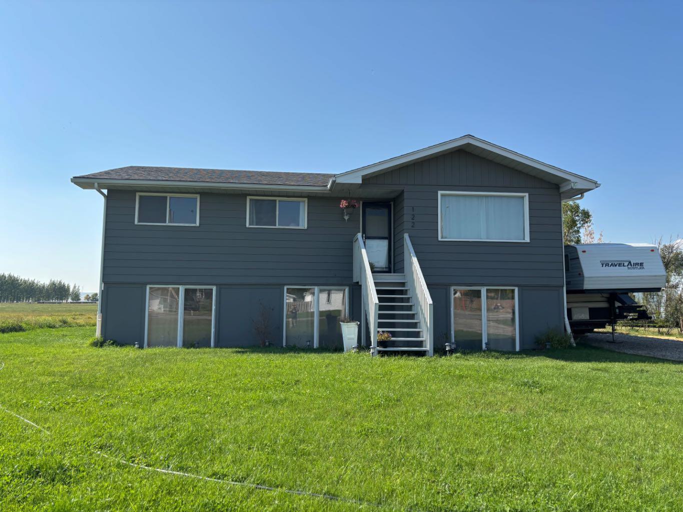 122 S 3 St W, Magrath, AB T0K 1J0