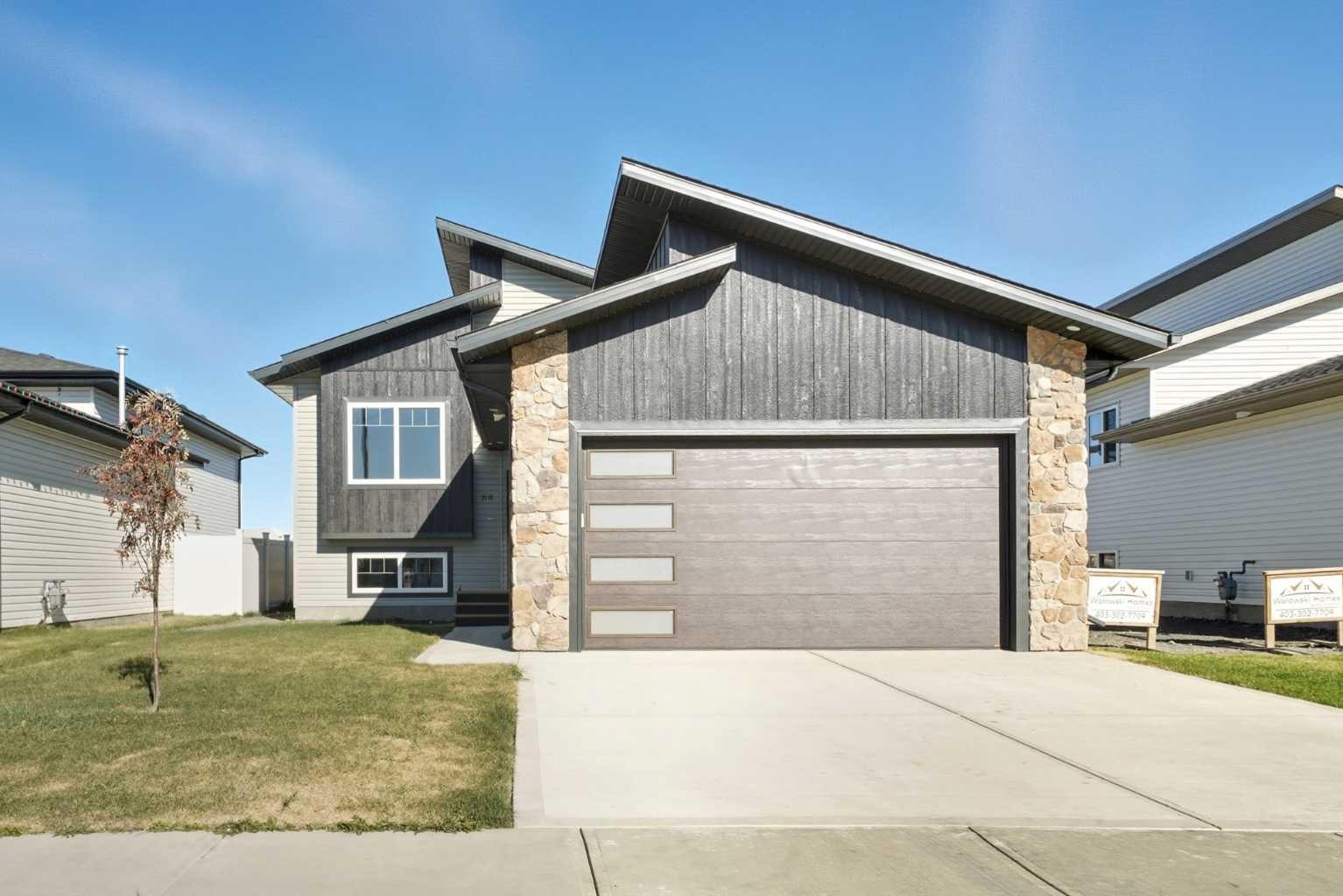 66 Metcalf Way, Lacombe, AB T4L 0J9