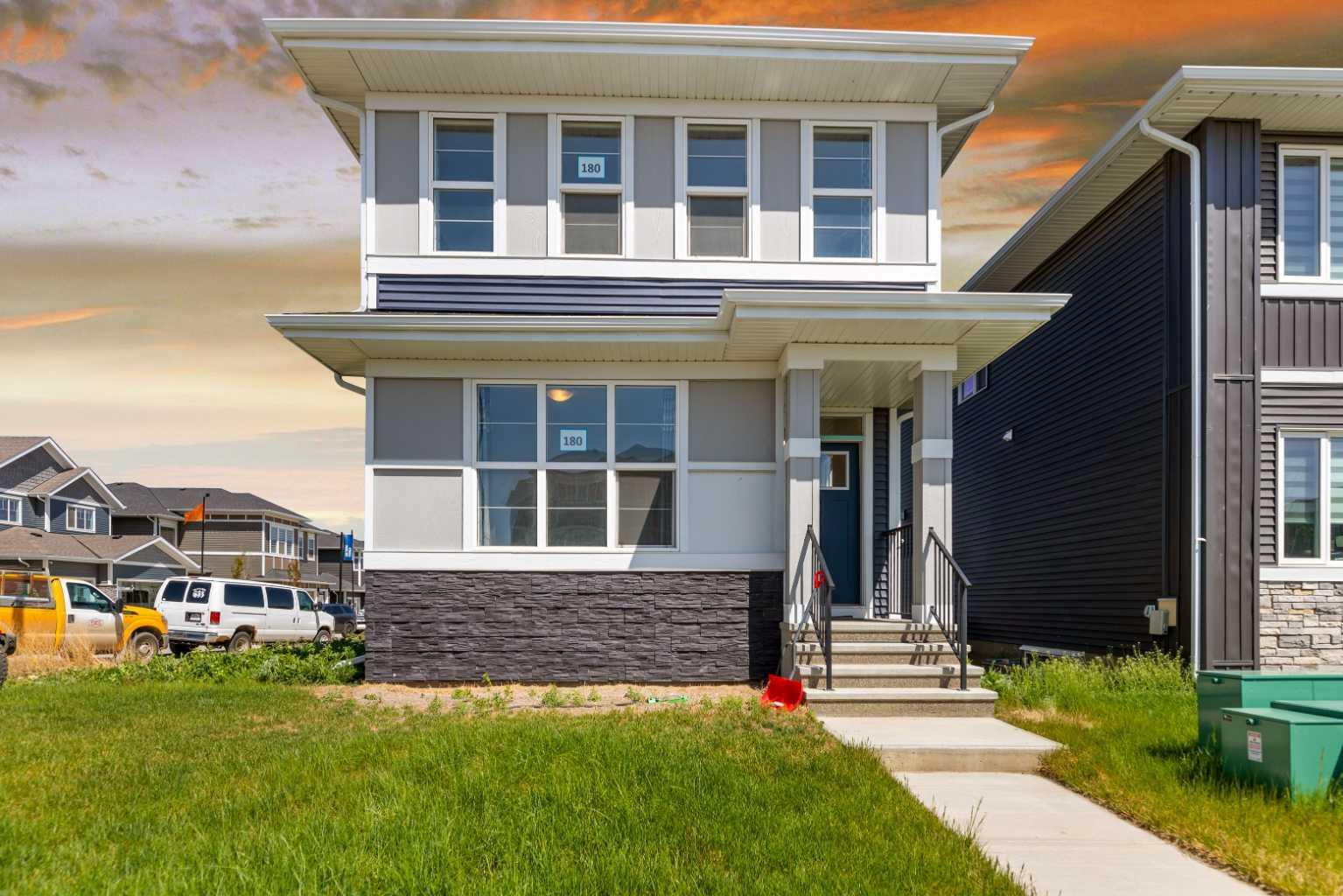 180 Chelsea Gln, Chestermere, AB T1X 2P4