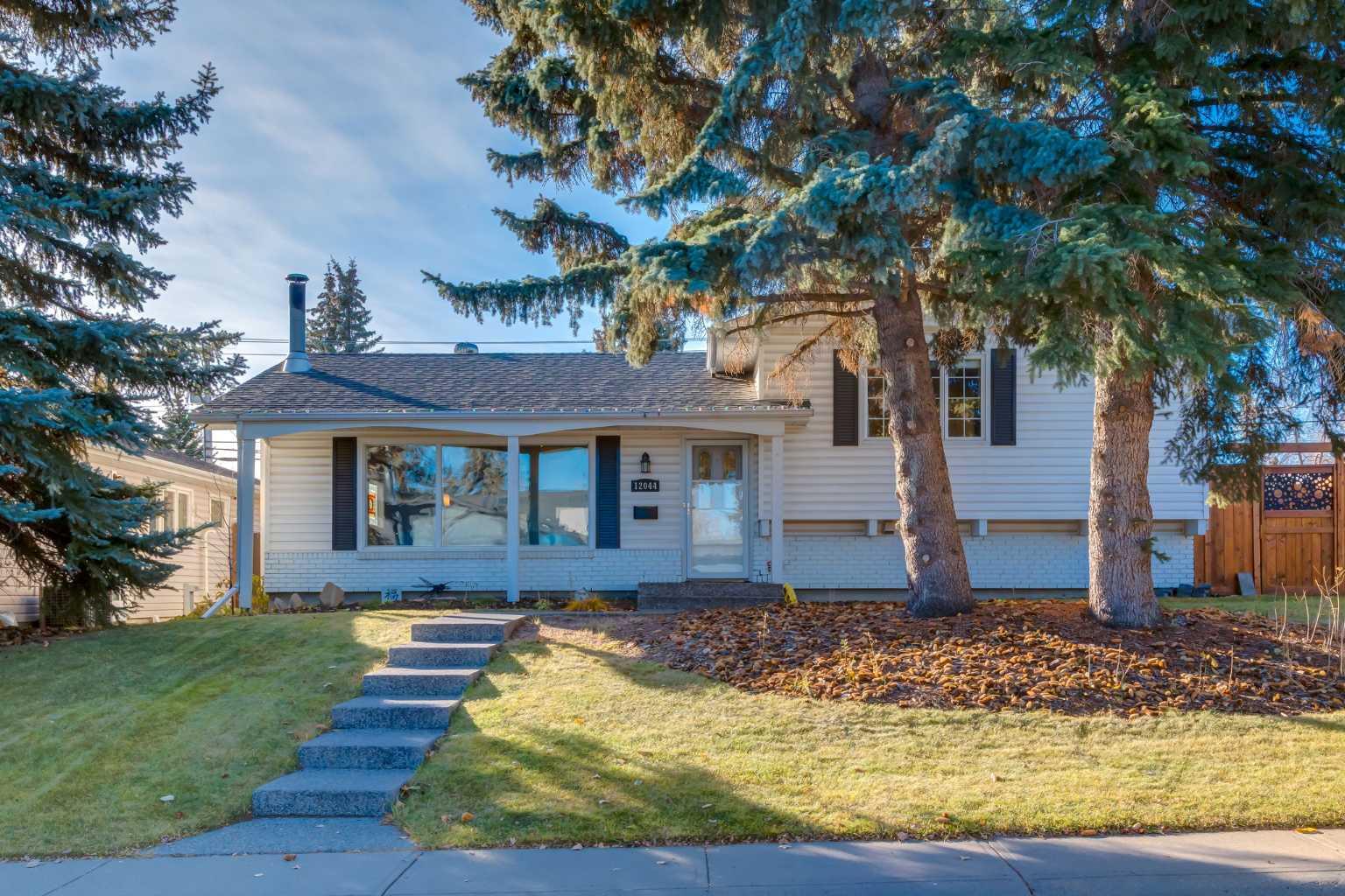12044 Lake Emerald Cres SE, Calgary, AB T2J 2J5