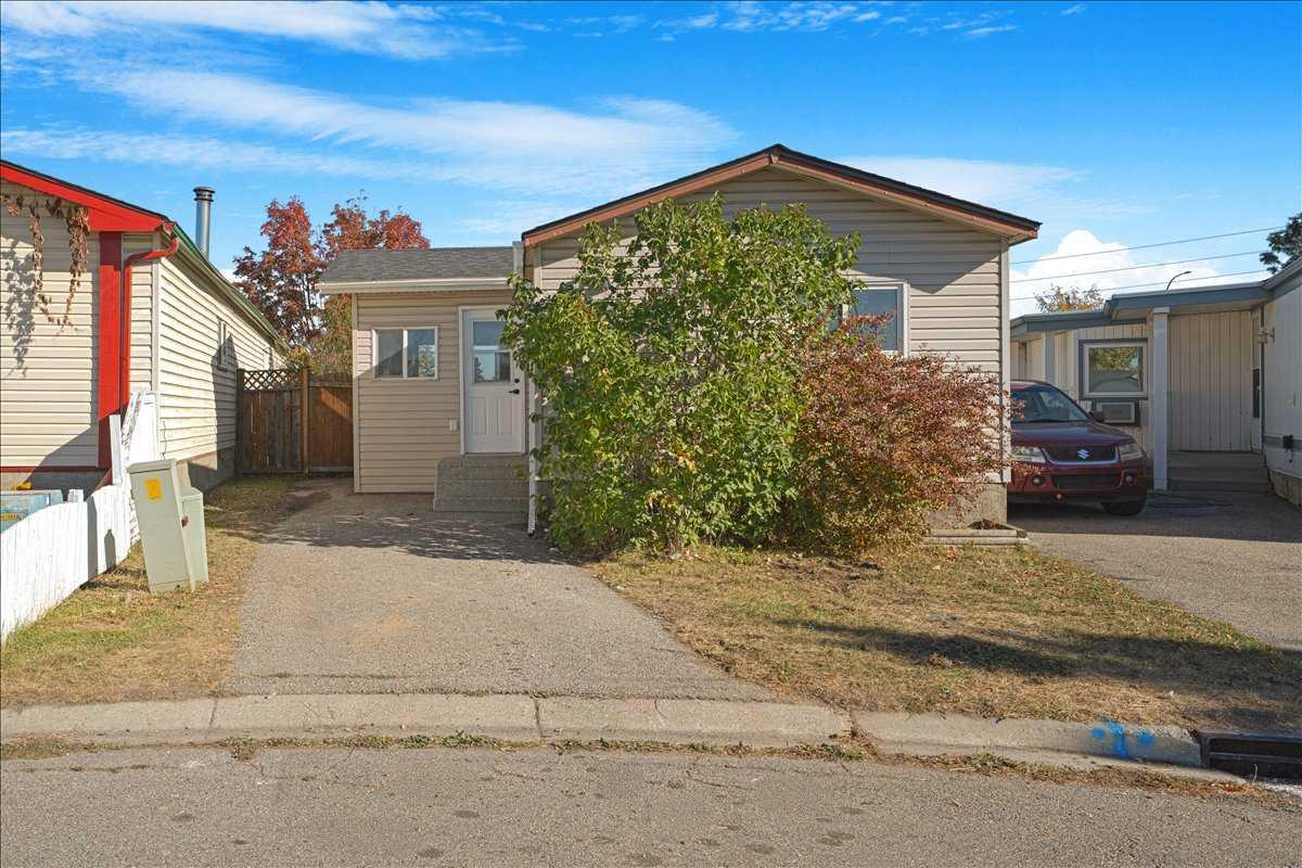 210 Erin Woods Cir SE, Calgary, AB T2B 3E1