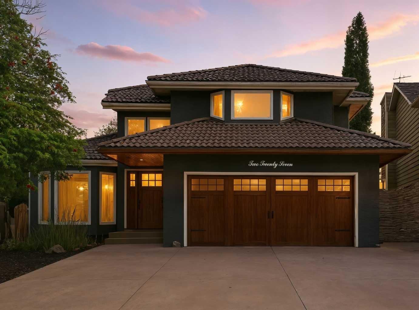 227 Shawnee Mews SW, Calgary, AB T2Y 1W4