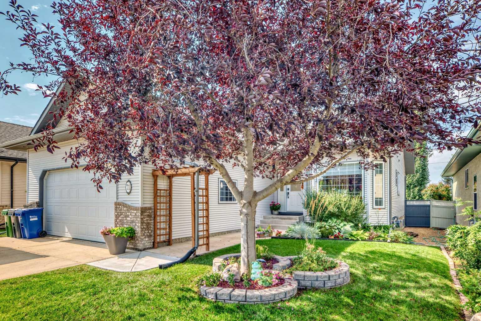 71 Adams Close Avenue Close, Red Deer, AB T4R 3C7