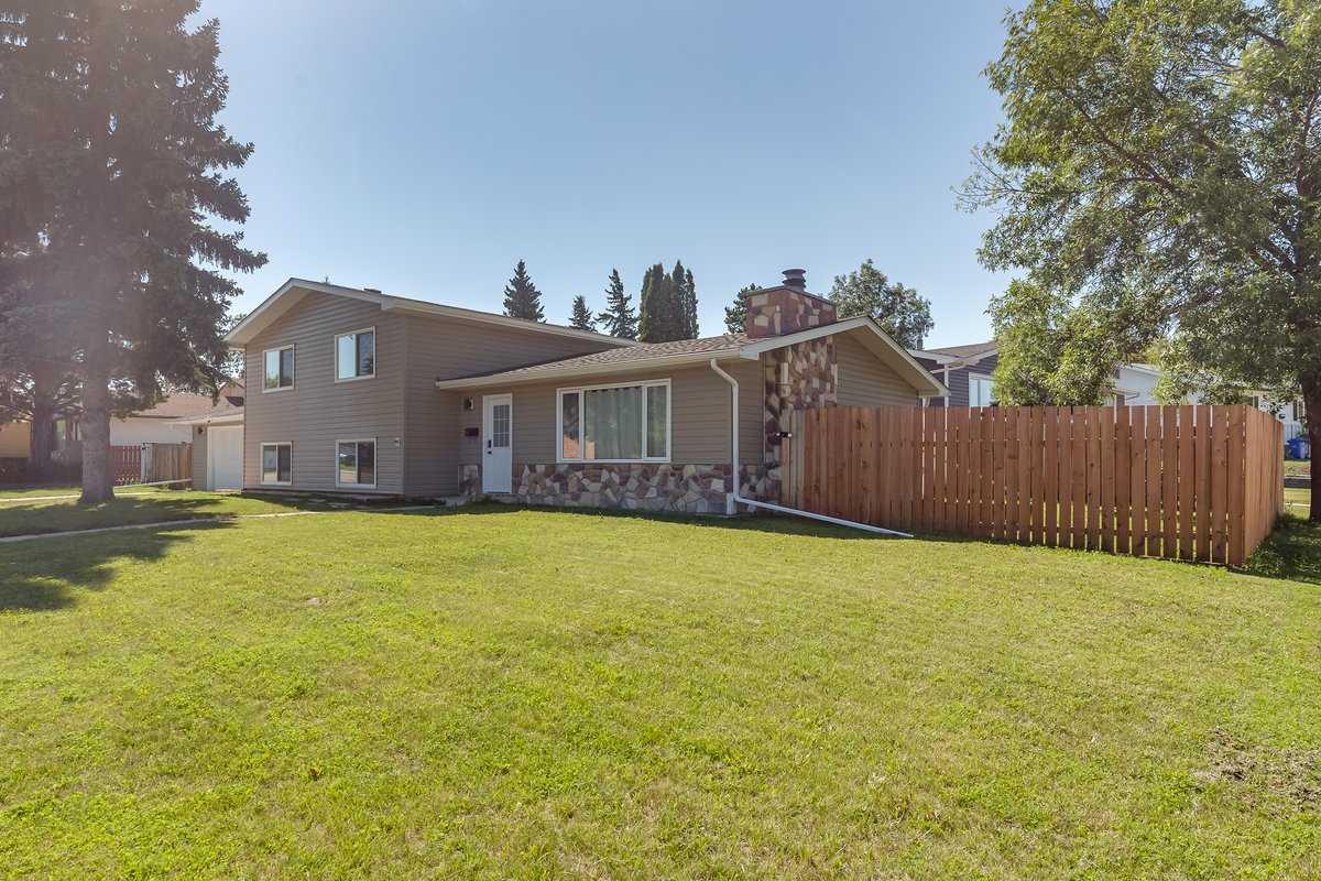 104 Oak Dr, Wetaskiwin, AB T9A 2E7