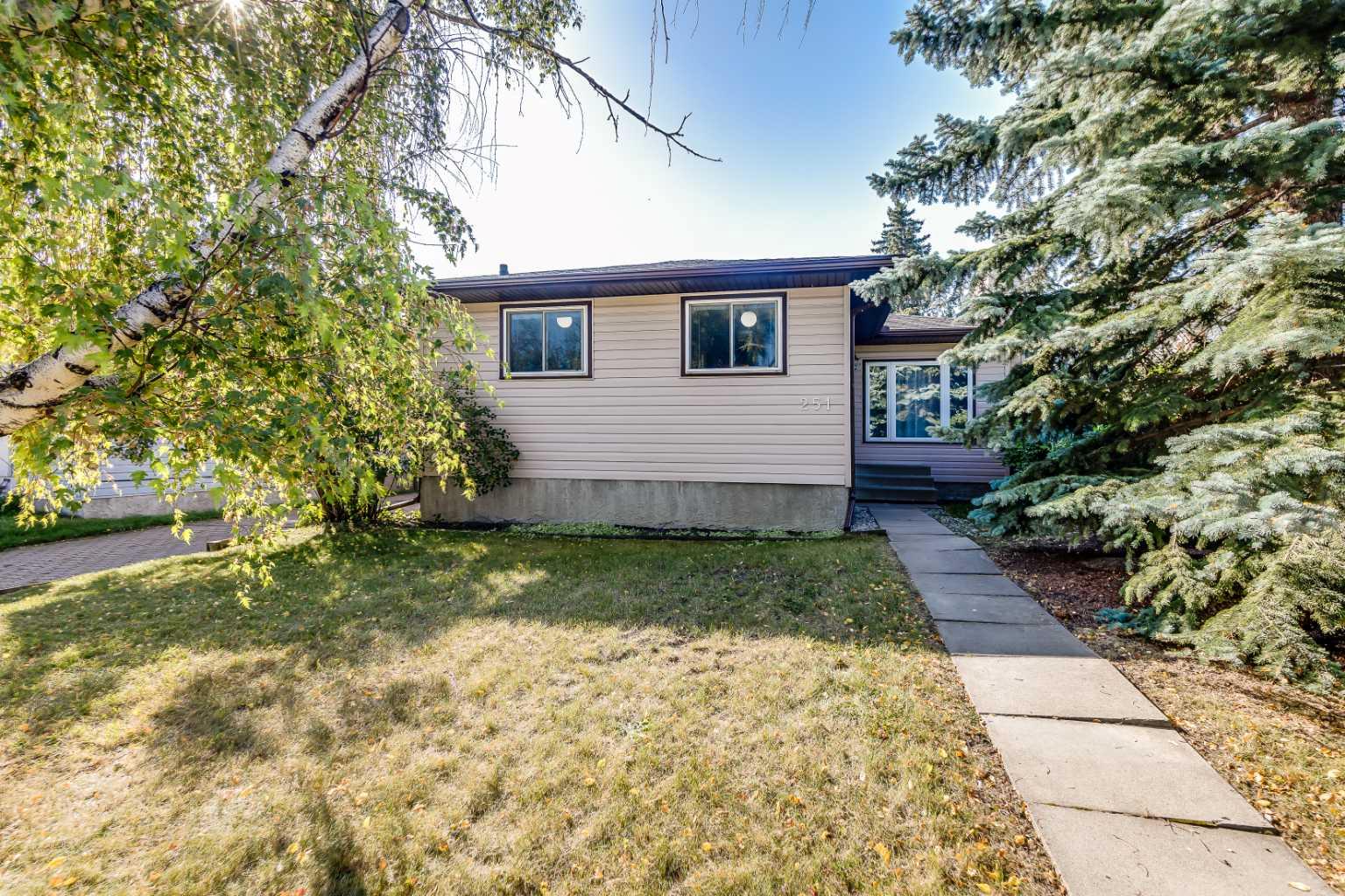 251 Pineland Pl NE, Calgary, AB T1Y 4L3
