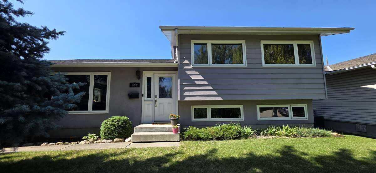 640 Willowburn Cres SE, Calgary, AB T2J 1N1