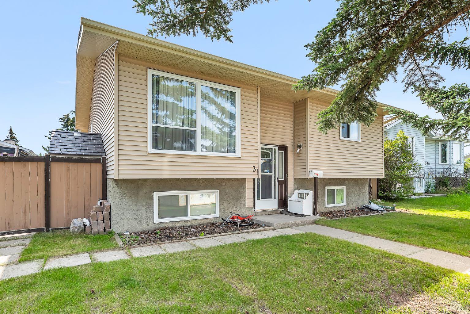 31 W Edge Rd, Cochrane, AB T4C 1J4