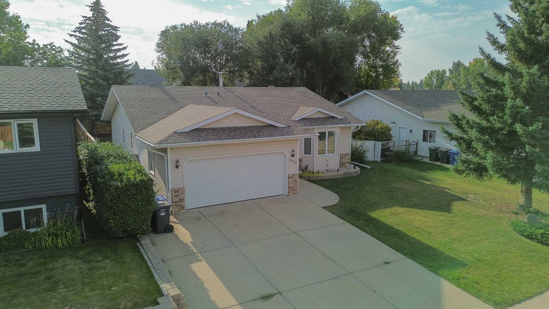 3912 54 Avenue, Innisfail, AB T4G 1E9