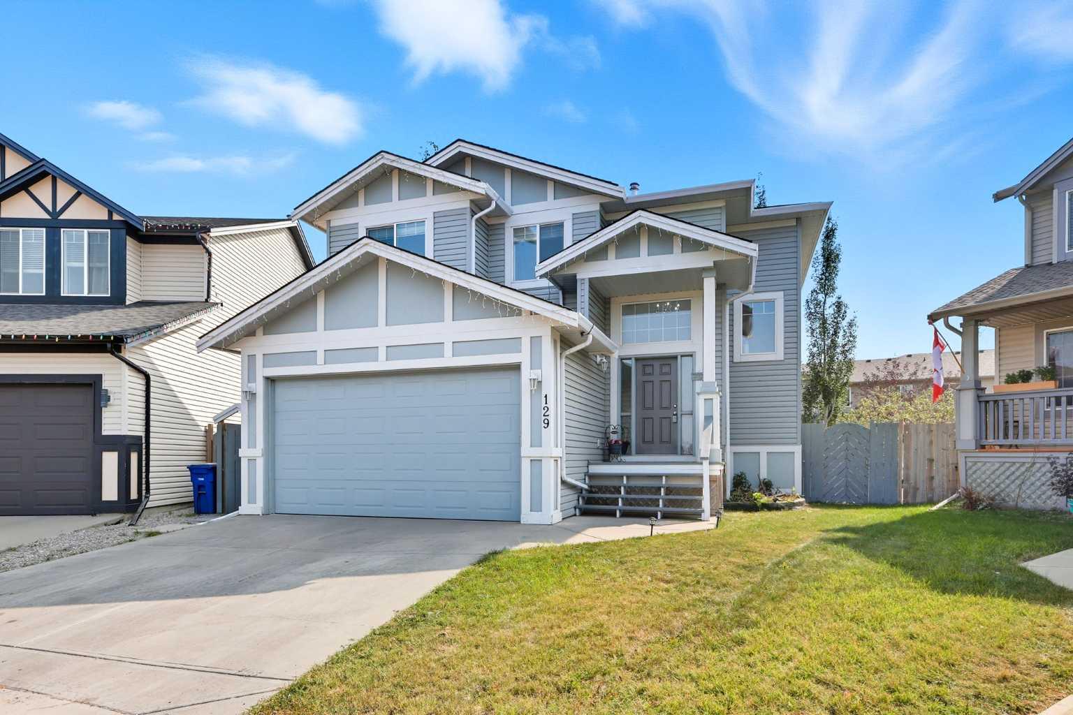 129 Luxstone Grn SW, Airdrie, AB T4B 3B9