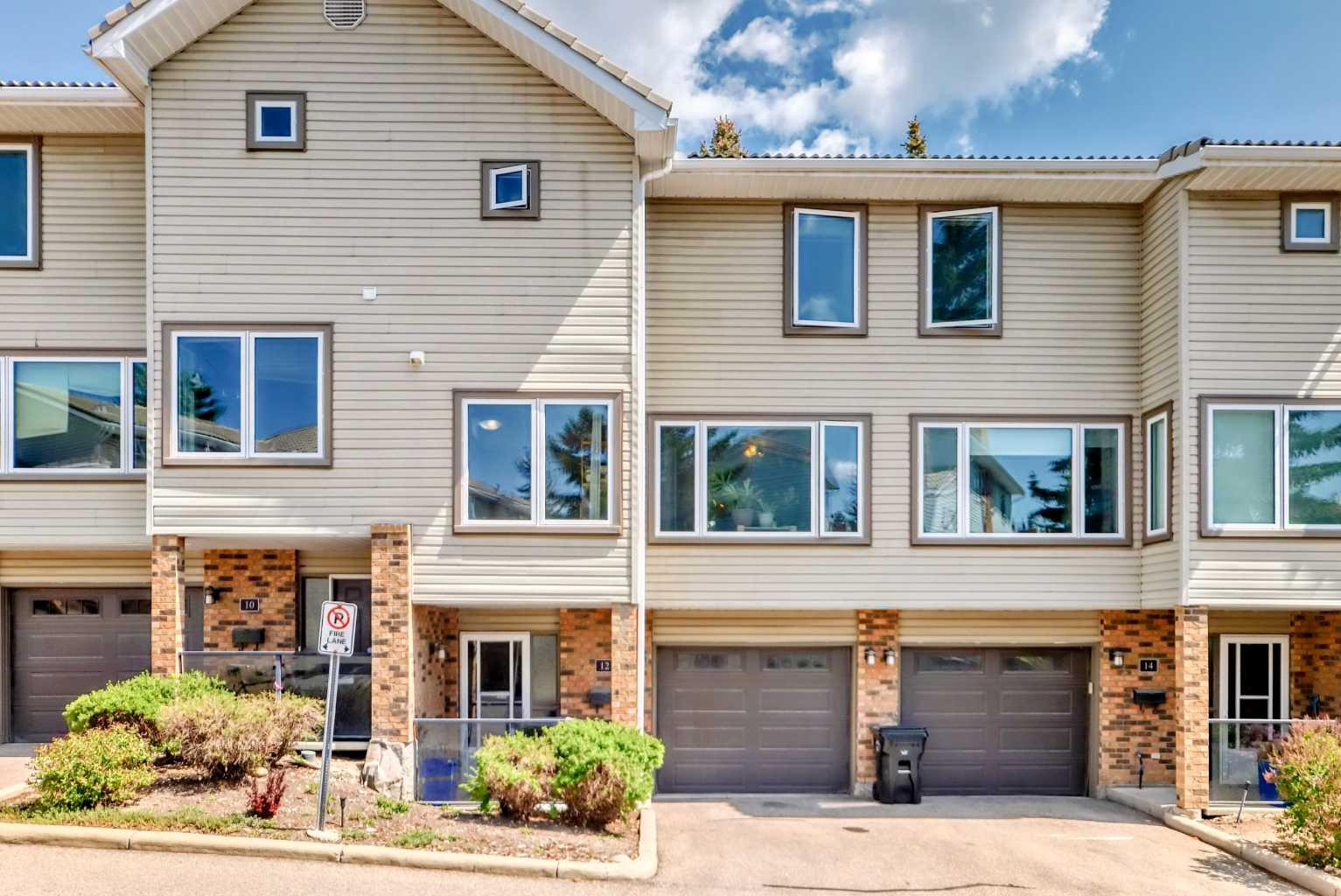 12 Coachway Gdns SW, Calgary, AB T3H 2V9