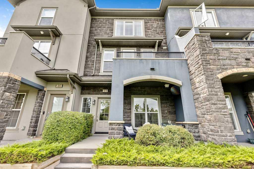 44 Quarry Ln SE, Calgary, AB T2C 5N4