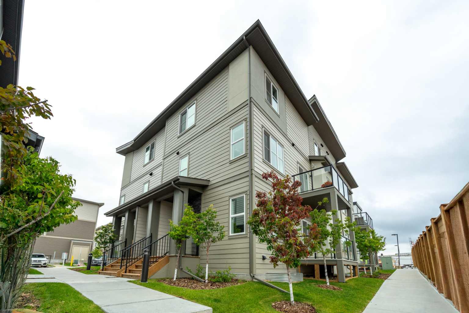 2117 81 Street Sw Unit 60, Calgary, AB T3H 6H5