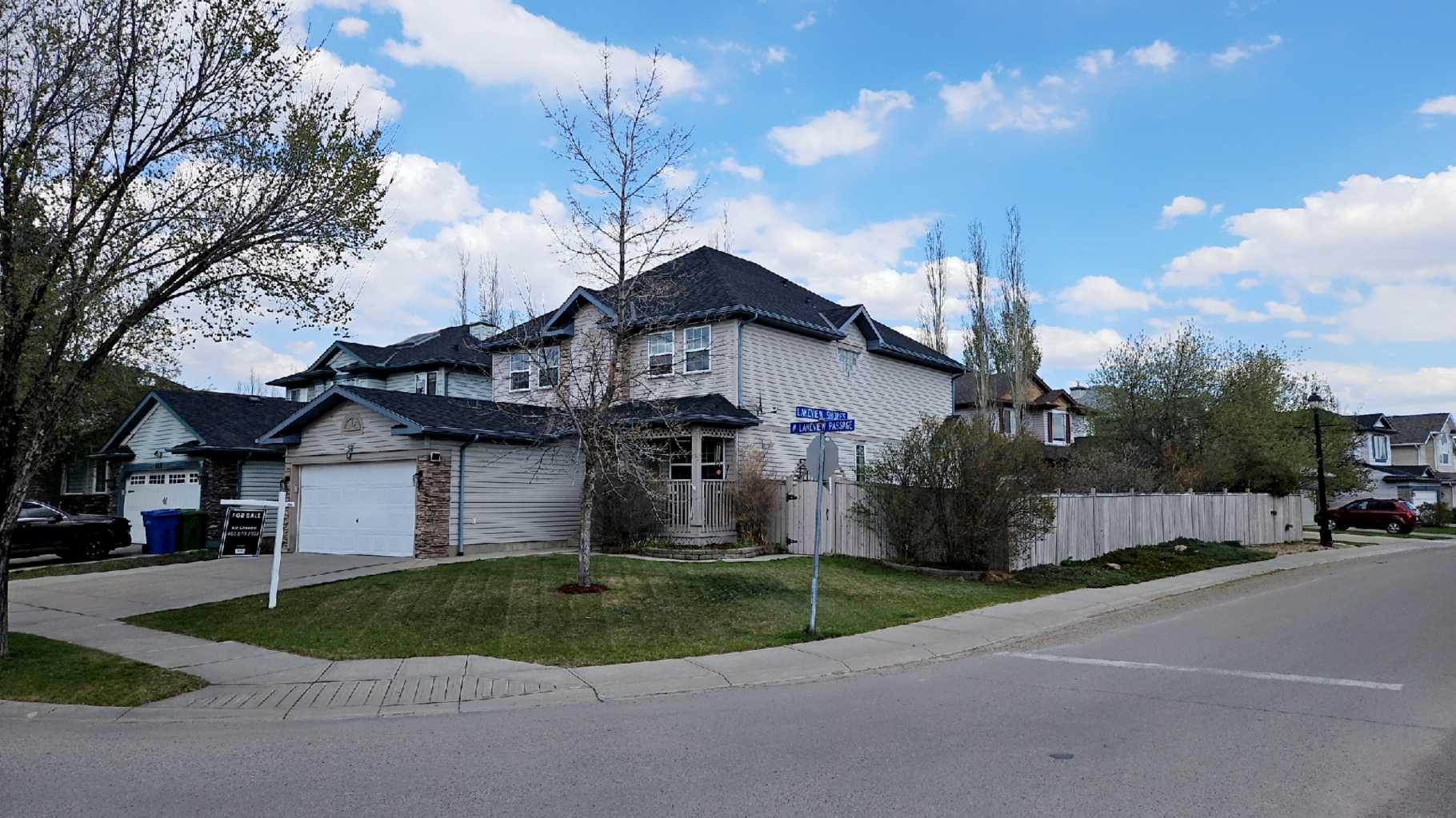 115 W Lakeview Psge, Chestermere, AB T1X 1G8