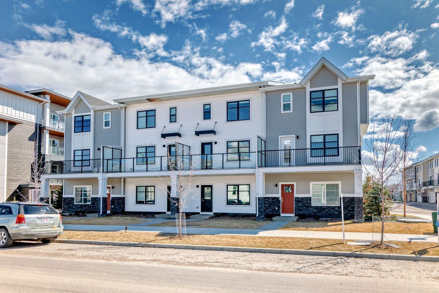 689 Savanna Blvd NE, Calgary, AB T3J 2L8