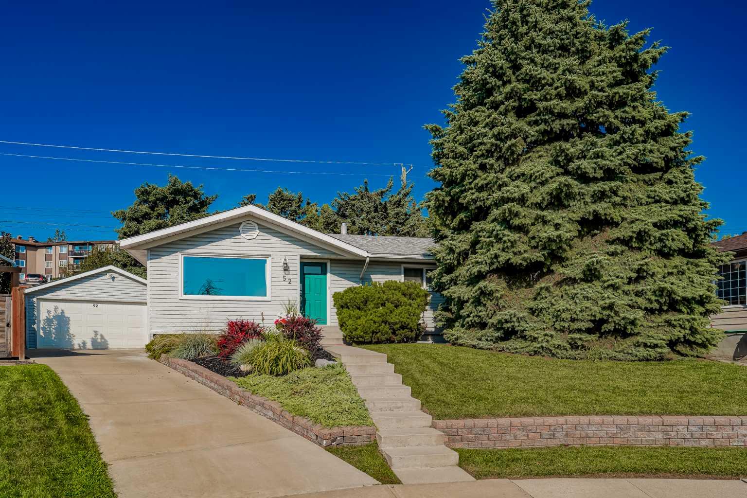 52 Hogarth Cres SW, Calgary, AB T2V 3A7