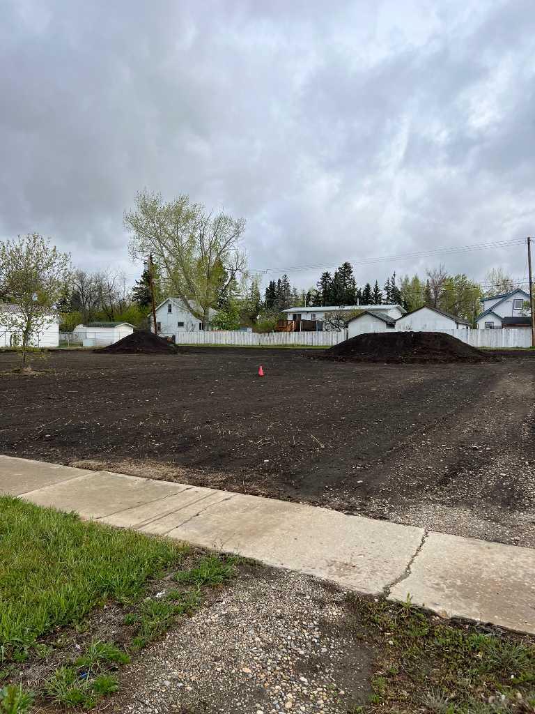 810 814 3rd Ave, Beaverlodge, AB T0H 0C0