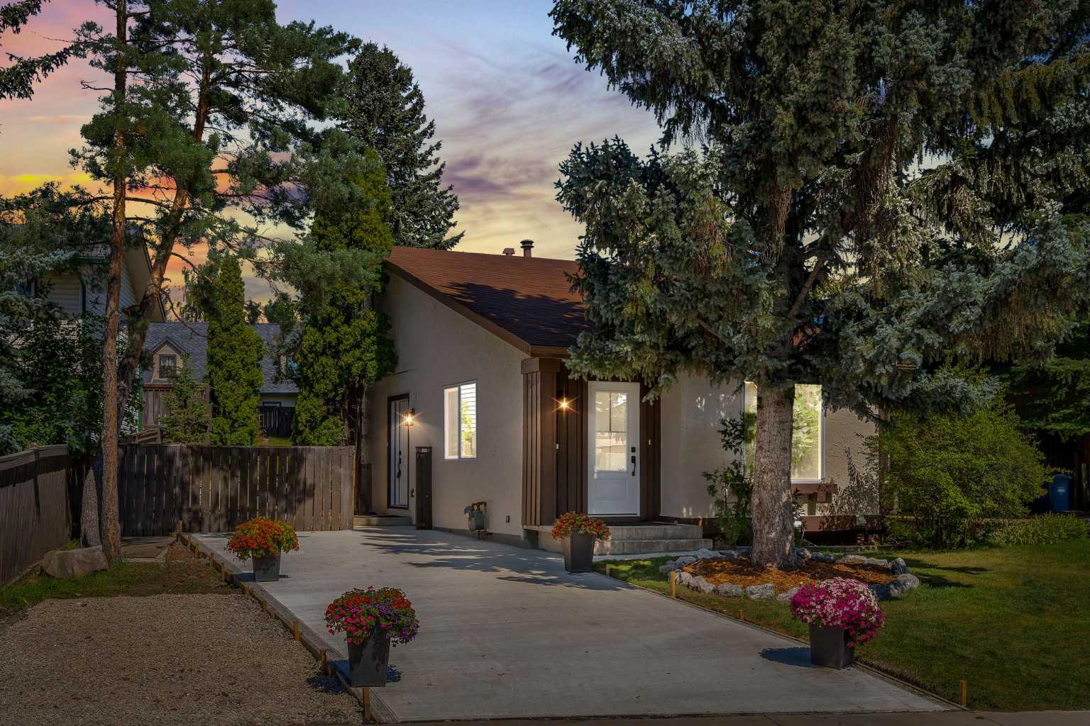 1024 Ranchview Rd NW, Calgary, AB T3G 1R9