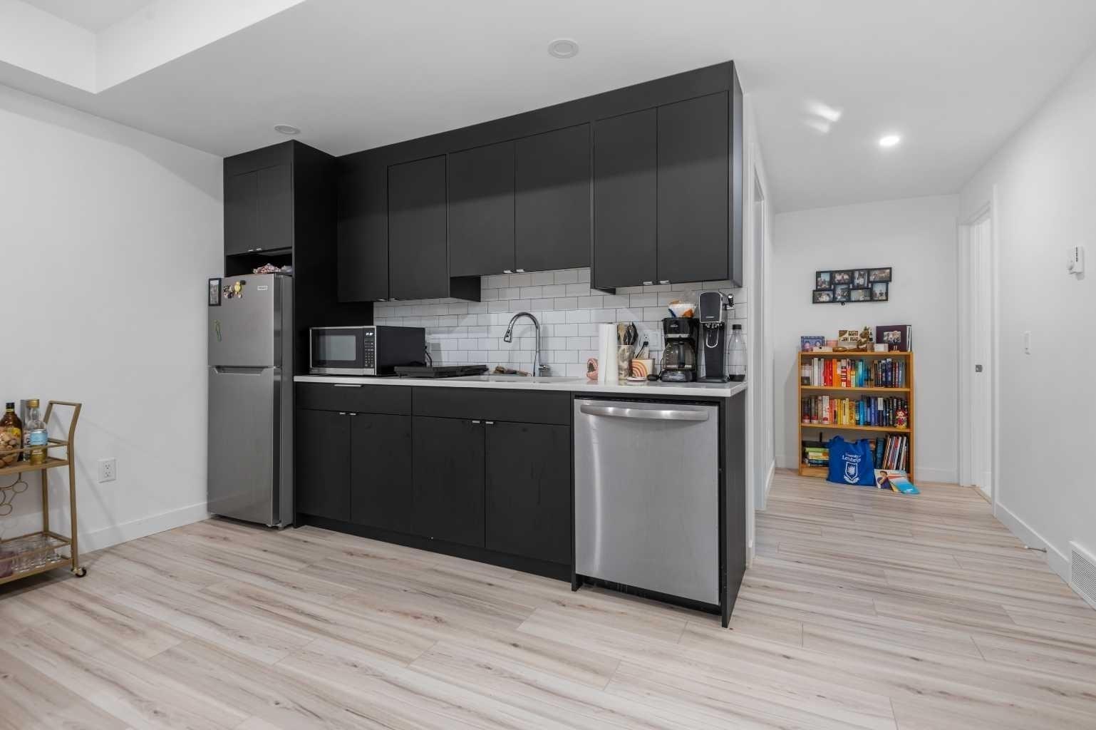 1523 20 Avenue Nw Unit 2, Calgary, AB T2M 1G7