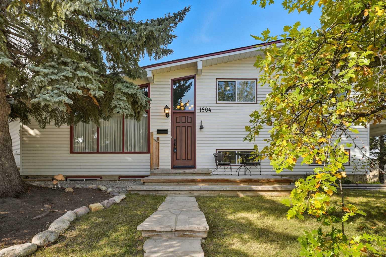 1804 Braemar Pl SW, Calgary, AB T2W 0Z4