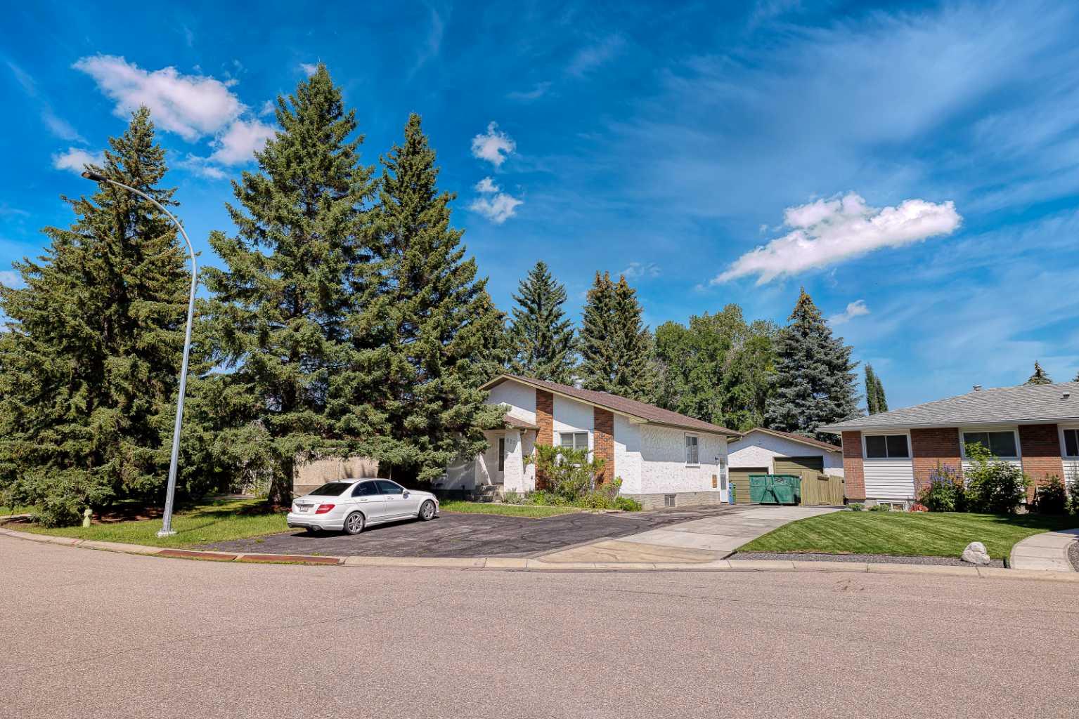 620 Oakwood Pl SW, Calgary, AB T2V 0K5