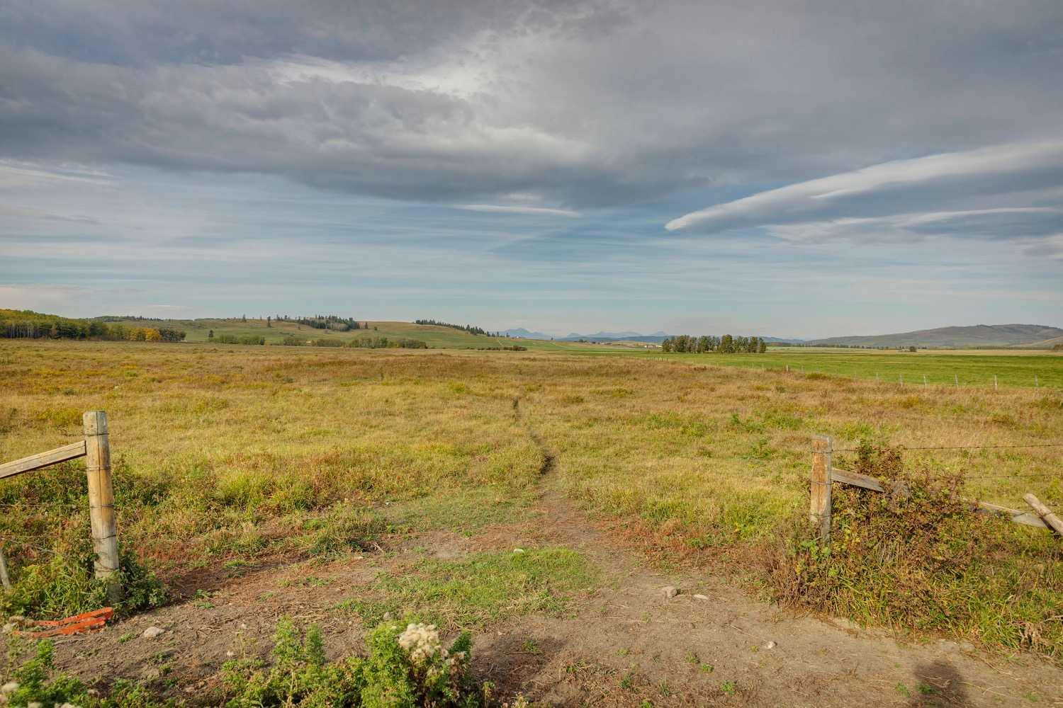 192 St And 450 Ave W, Rural Foothills County, AB T1S 1V3